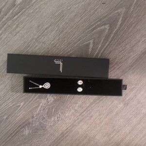 Loulu necklace and earrings set